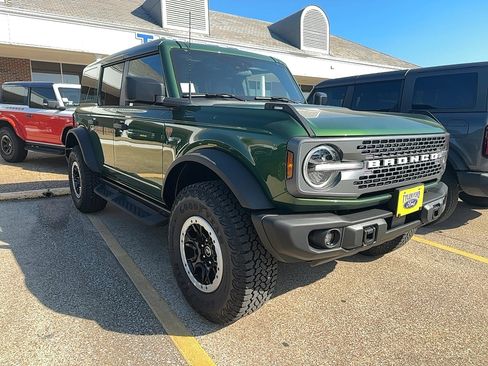 New 2025 Ford Bronco Badlands w/ Sasquatch Package image 2