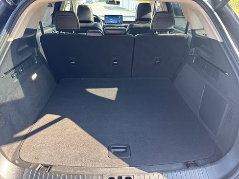 Used 2022 Lincoln Nautilus Reserve w/ Equipment Group 201A image 7