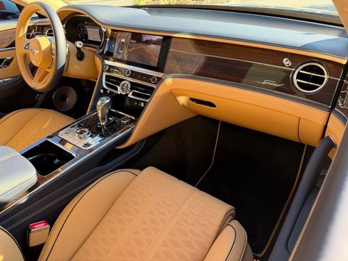 Used 2025 Bentley Flying Spur Plug-In Hybrid AWD/4WD image 2