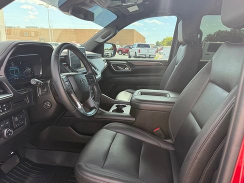 Used 2023 Chevrolet Tahoe Z71 w/ Luxury Package AWD/4WD image 30