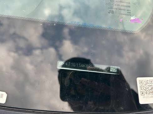 Used 2024 Toyota Camry SE FWD image 19