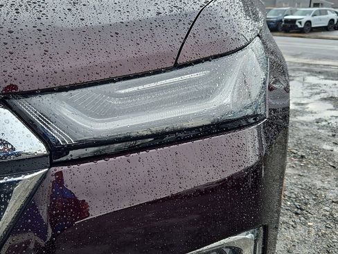 Used 2023 Chevrolet Traverse LT image 14