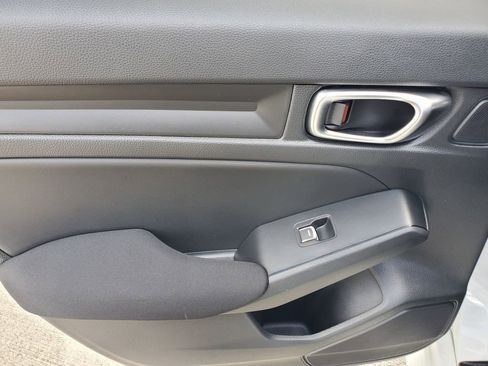 Used 2023 Honda Civic Sport image 13