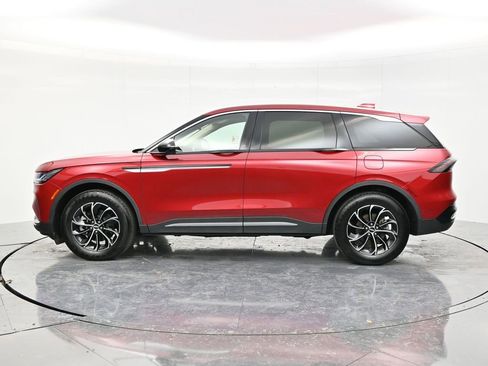 Used 2025 Lincoln Nautilus Premier image 8