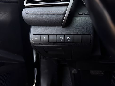 Used 2020 Toyota Camry SE w/ Convenience Package FWD image 16
