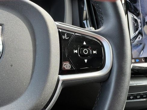 Certified 2025 Volvo XC60 B5 Plus image 19