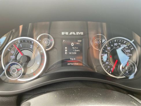 Used 2024 RAM 3500 Big Horn w/ Towing Technology Group AWD/4WD image 13