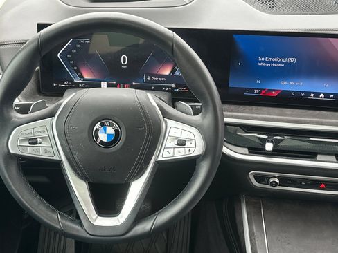 Used 2025 BMW X7 xDrive40i w/ Premium Package image 14