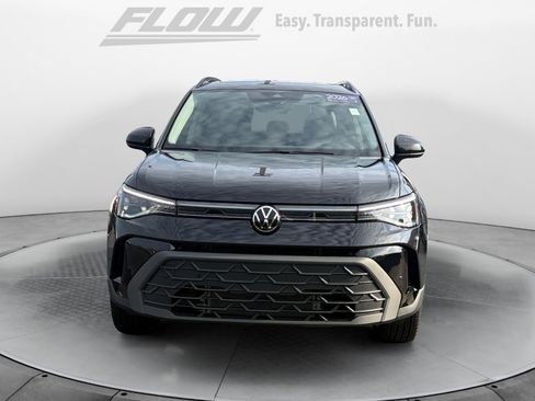 Certified 2026 Volkswagen Taos SE AWD/4WD image 3