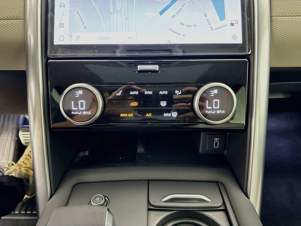 New 2026 Land Rover Discovery Dynamic SE AWD/4WD image 16