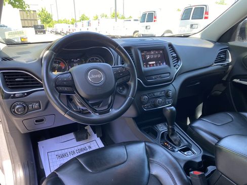 Used 2019 Jeep Cherokee Latitude Plus FWD image 33