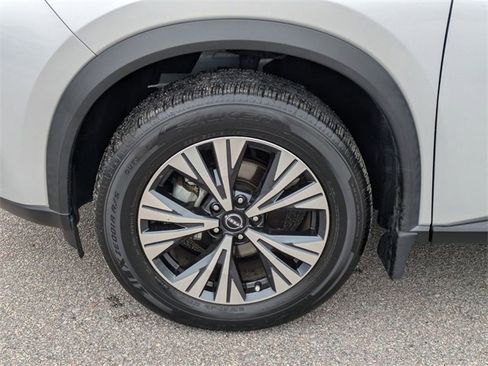 Used 2023 Nissan Rogue SV w/ SV Premium B Package image 10