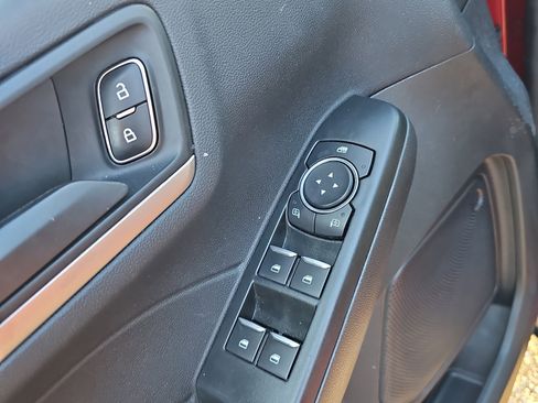 Used 2022 Ford Escape SE w/ SE Sport Appearance Package image 18