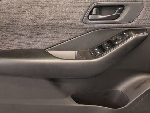 Used 2023 Nissan Rogue S image 11