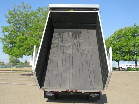 New 2023 RAM 5500 Tradesman w/ Chrome Appearance Group image 32