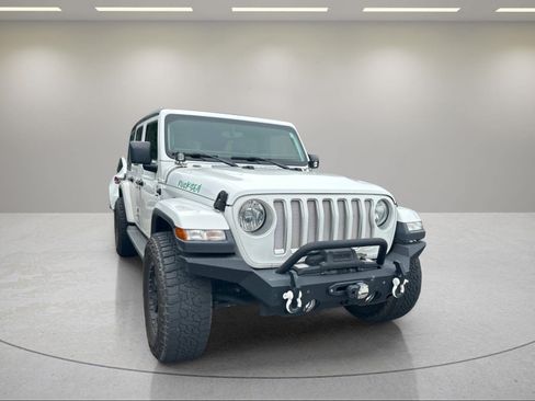 Used 2019 Jeep Wrangler Unlimited Sahara AWD/4WD image 4