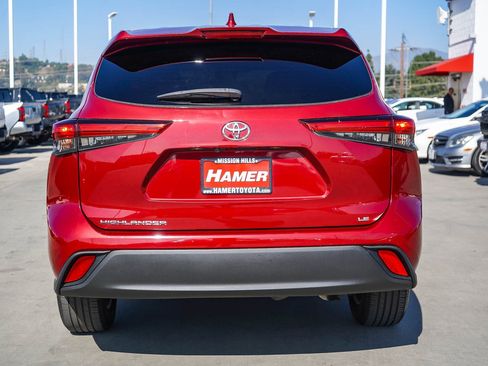 Used 2021 Toyota Highlander LE image 8