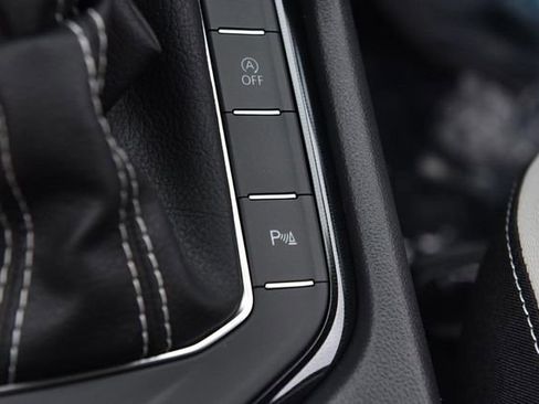 New 2026 Volkswagen Taos SE image 17