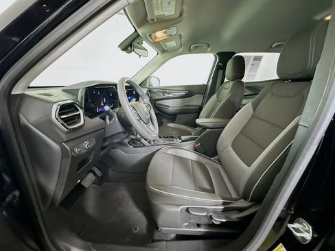 Used 2025 Chevrolet TrailBlazer LT image 13