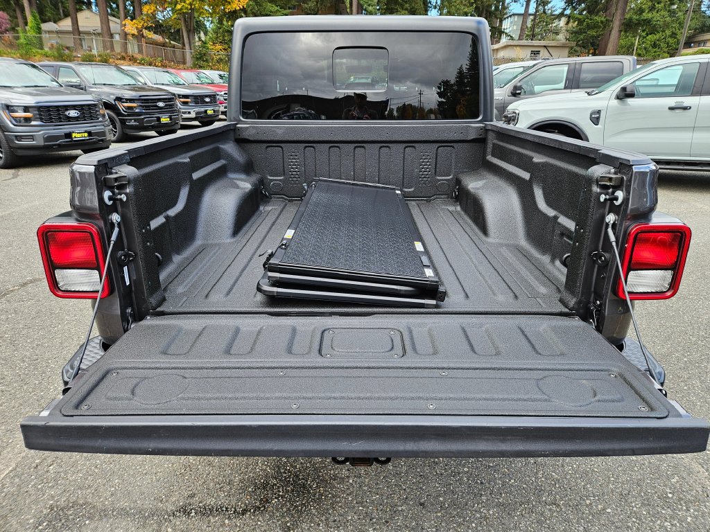 Used 2021 Jeep Gladiator Sport AWD/4WD image 15