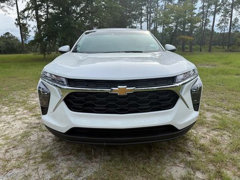 New 2026 Chevrolet Trax LS w/ LS Convenience Package FWD image 8