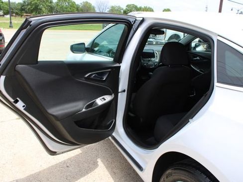 Used 2023 Chevrolet Malibu LT FWD image 32