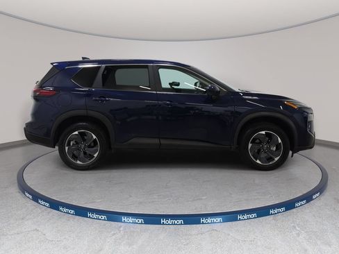 Used 2025 Nissan Rogue SV FWD image 5