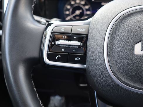 Certified 2023 Kia Sorento SX image 16