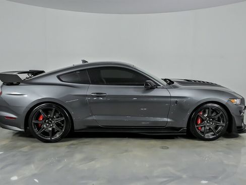 Used 2021 Ford Mustang Shelby GT500 w/ Carbon Fiber Track Pack RWD image 14