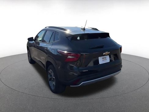 Used 2025 Chevrolet Trax LT image 11