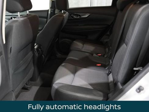 Used 2017 Nissan Rogue SV w/ SV Premium Package AWD/4WD image 11