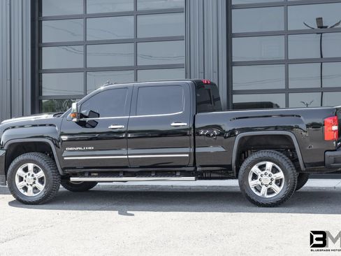 Used 2019 GMC Sierra 3500 Denali w/ Duramax Plus Package AWD/4WD image 5