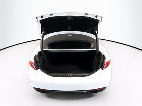 Used 2024 Alfa Romeo Giulia Veloce image 20