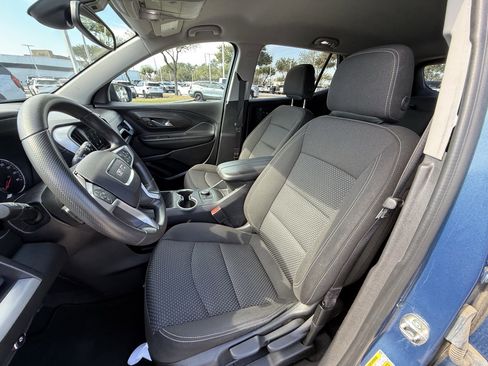 Used 2024 GMC Terrain SLE image 28