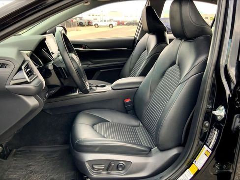 Used 2021 Toyota Camry SE w/ Convenience Package image 8