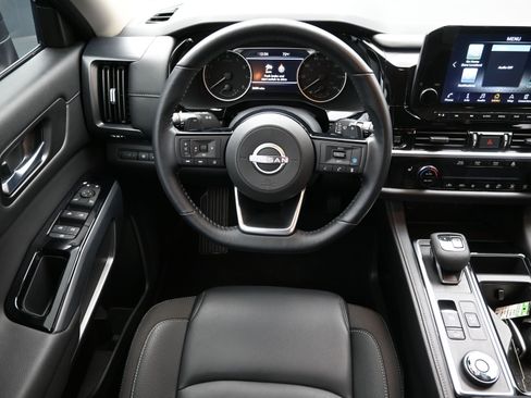 Used 2025 Nissan Pathfinder SL image 26