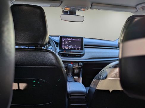 Used 2022 Jeep Compass Latitude image 11