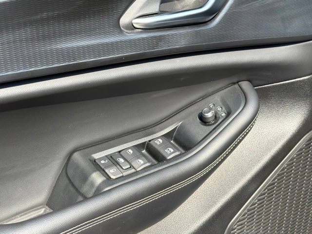Used 2025 Jeep Grand Cherokee Altitude AWD/4WD image 21