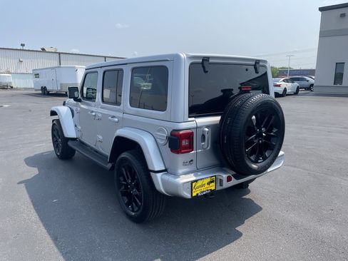 Used 2023 Jeep Wrangler Unlimited Sahara AWD/4WD image 6