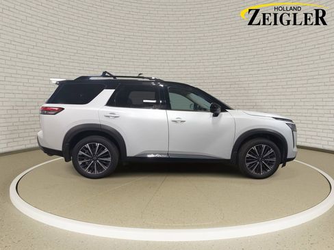 New 2026 Nissan Pathfinder Platinum AWD/4WD image 4