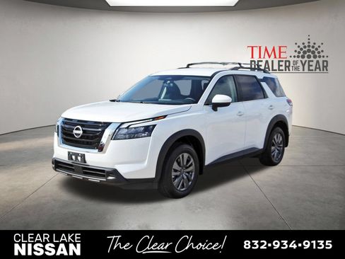 Certified 2025 Nissan Pathfinder SV FWD image 4