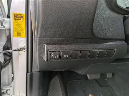 Used 2021 Toyota Corolla LE image 10