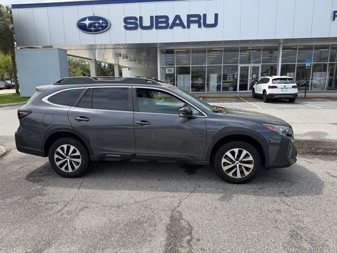 Used 2023 Subaru Outback Premium image 2