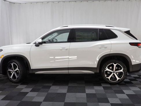 New 2025 Volkswagen Tiguan SE w/ Panoramic Sunroof Package image 4