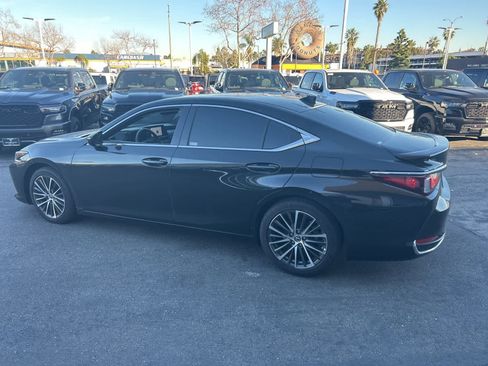 Used 2025 Lexus ES 300h w/ Premium Package image 4