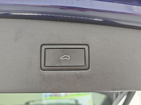 Used 2022 Volkswagen Tiguan SE FWD image 14