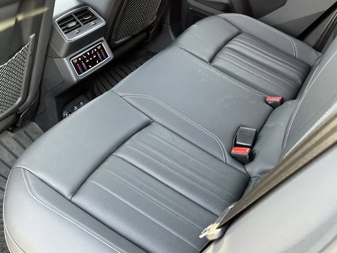 Used 2023 Audi e-tron Premium Plus w/ Premium Plus Package image 17