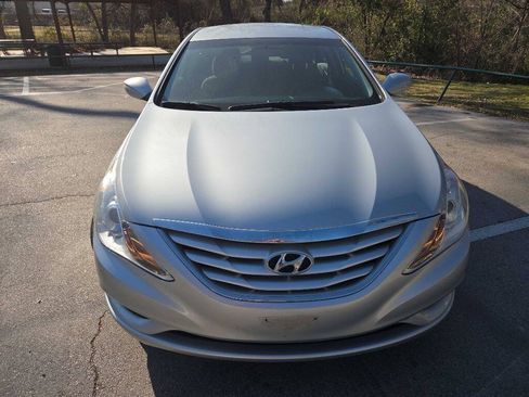 Used 2011 Hyundai Sonata GLS FWD image 9