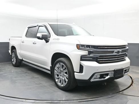 Used 2019 Chevrolet Silverado 1500 High Country w/ High Country Premium Package AWD/4WD image 2