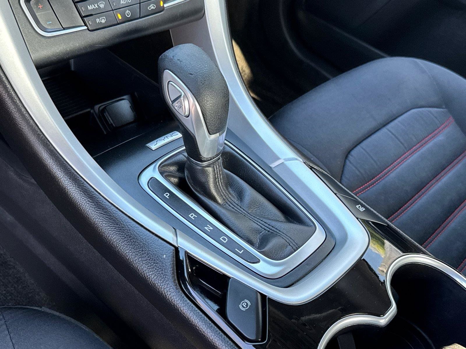 Used 2016 Ford Fusion SE FWD image 27